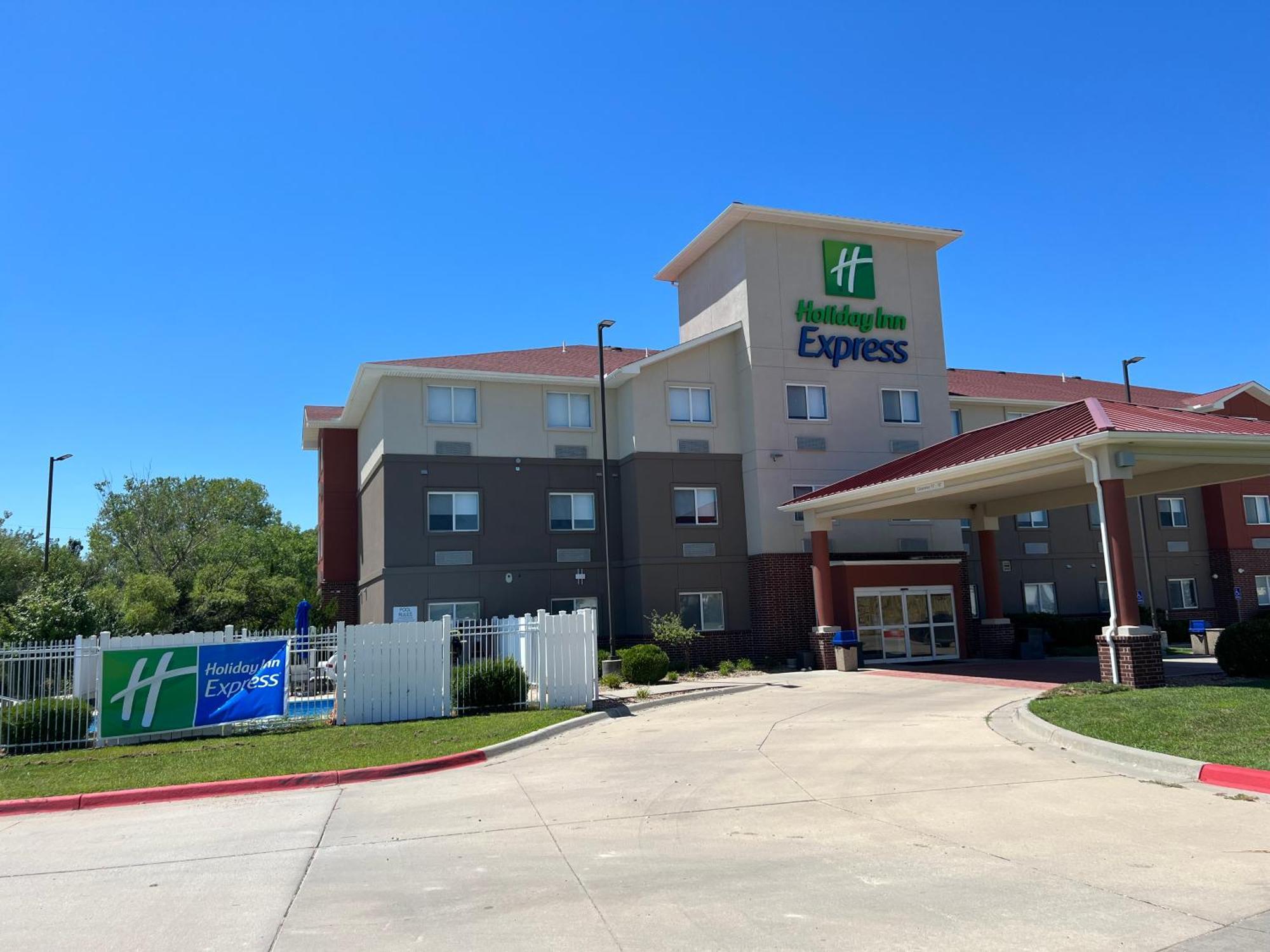 Holiday Inn Express - Wichita North - Park City By Ihg 외부 사진